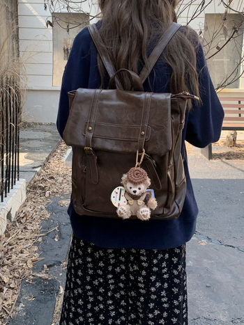 Σακίδιο πλάτης σε street-trend στυλ, PU υλικό, φθινόπωρο 2024, κλείσιμο με μαγνητικό καπάκι, εσωτερική θήκη με φερμουάρ