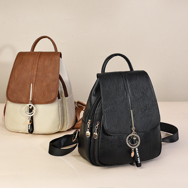 Női PU hátizsák, városi egyszerű stílus, tavasz 2025 kiadás, vízálló és lopás elleni védelem, poliészter bélés, cipzáros nyitás, belső zsebek zipzárral és telefon számára.