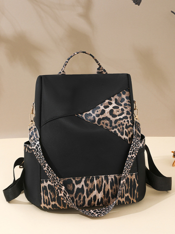 Hátizsák mindennapi használatra, nylon anyagból, poliészter bélés, cipzáras nyitás, rejtett belső zseb