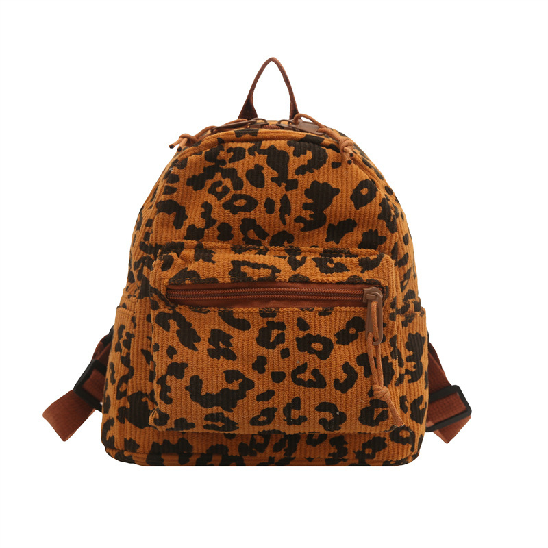 Hátizsák - street fashion stílus, különleges anyag, 2025 tavasz, cipzáras nyitás, belső cipzáras zseb