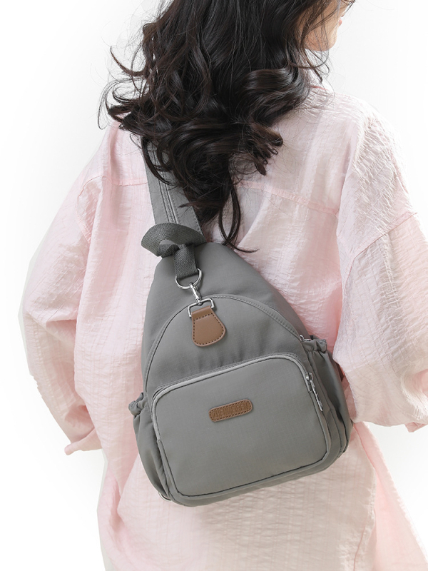 Női válltáska nylonból, poliészter bélés, cipzáras záródás, belső elrendezés: rejtett cipzáras zseb, telefonzseb, személyi igazolvány zseb, Nyár 2025