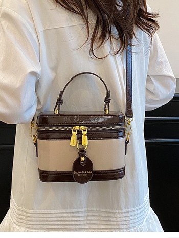 PU чанта тип кофа, цип за затваряне, полиестрова подплата, една презрамка, пролет 2025