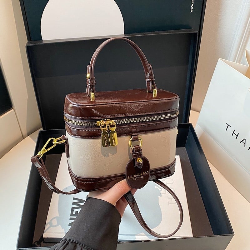 PU чанта тип кофа, цип за затваряне, полиестрова подплата, една презрамка, пролет 2025