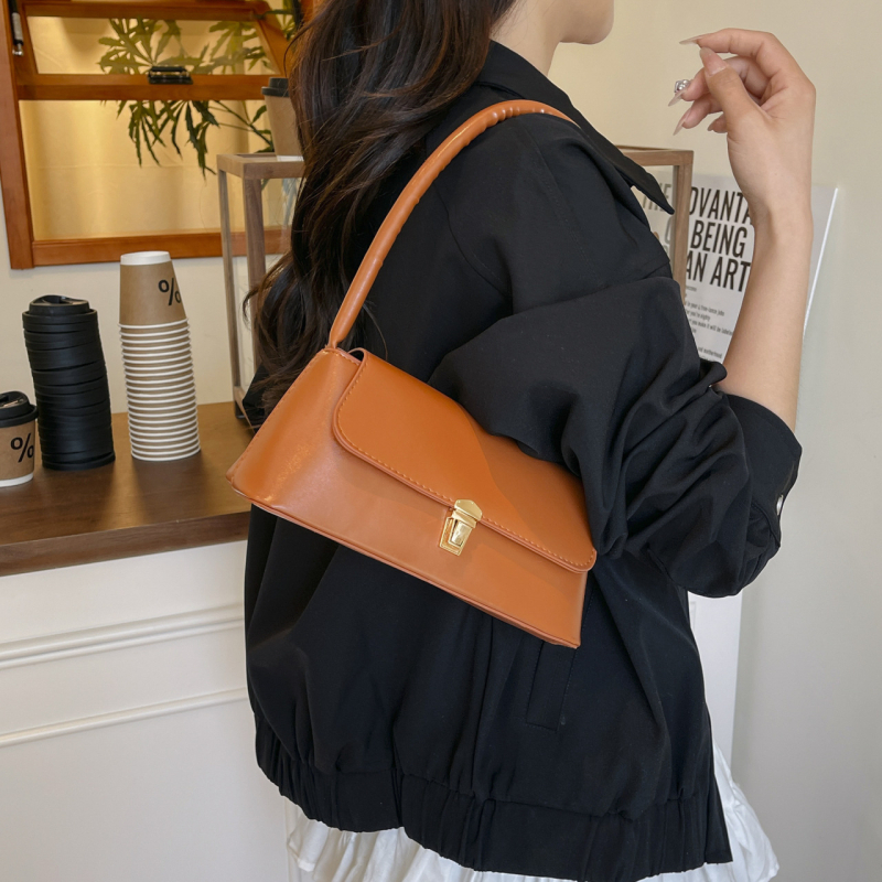 Xiuquan Női PU táska, utcai divat stílus, vízszintes négyszögletes forma, záró nyitás, poliészter bélés, cipzáras zseb és telefontok, fedéllel ellátott táska, 2025 nyár