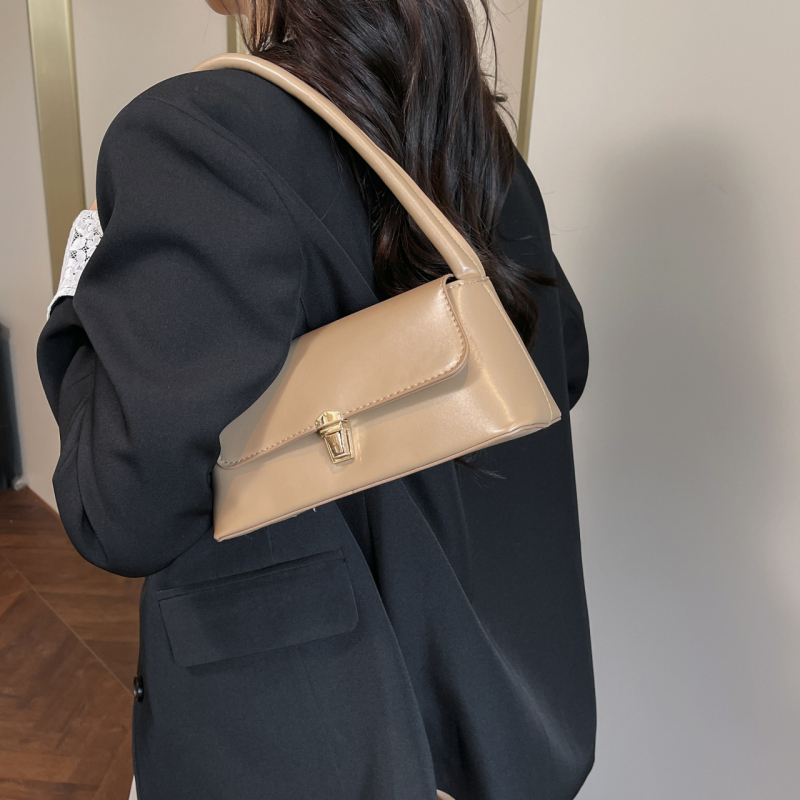 Xiuquan Női PU táska, utcai divat stílus, vízszintes négyszögletes forma, záró nyitás, poliészter bélés, cipzáras zseb és telefontok, fedéllel ellátott táska, 2025 nyár