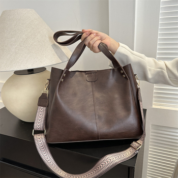 PU anyagú Tote táska, vízszintes négyzetes formájú, cipzár, bélés nélküli, Han Shan márka