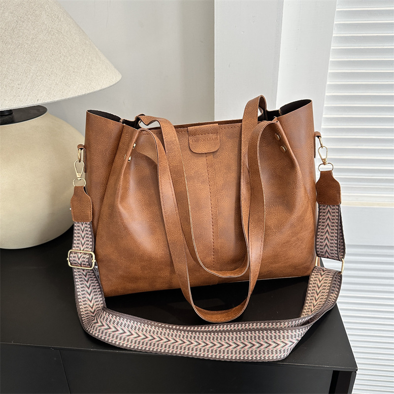 PU anyagú Tote táska, vízszintes négyzetes formájú, cipzár, bélés nélküli, Han Shan márka