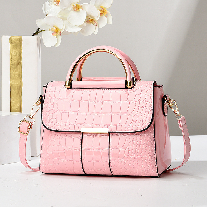 Danfilome PU Street Fashion Saddle Bag, függőleges négyzet alakú forma, cipzáras zárás