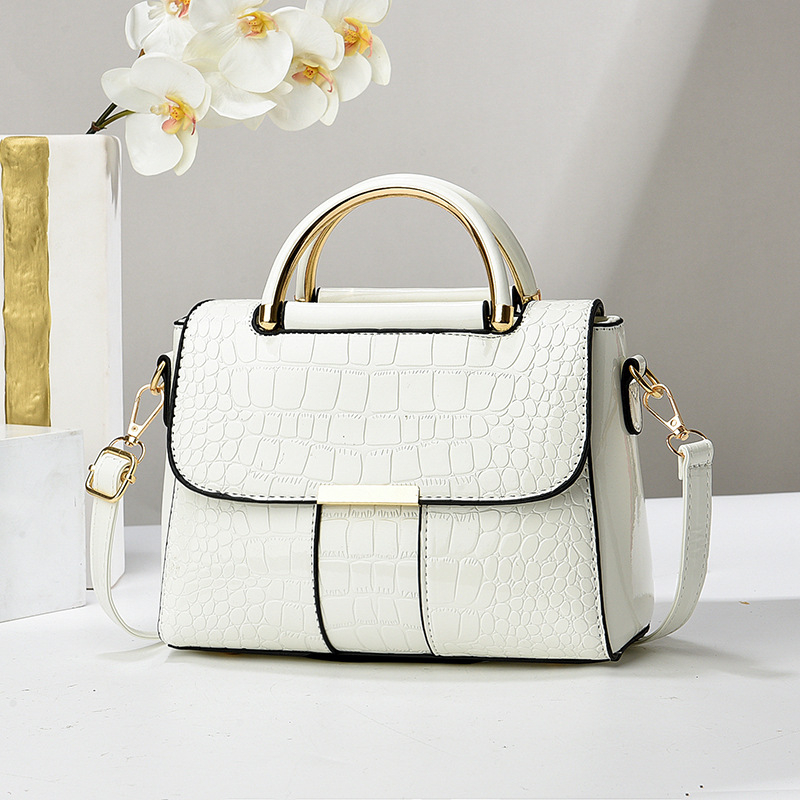 Danfilome PU Street Fashion Saddle Bag, függőleges négyzet alakú forma, cipzáras zárás