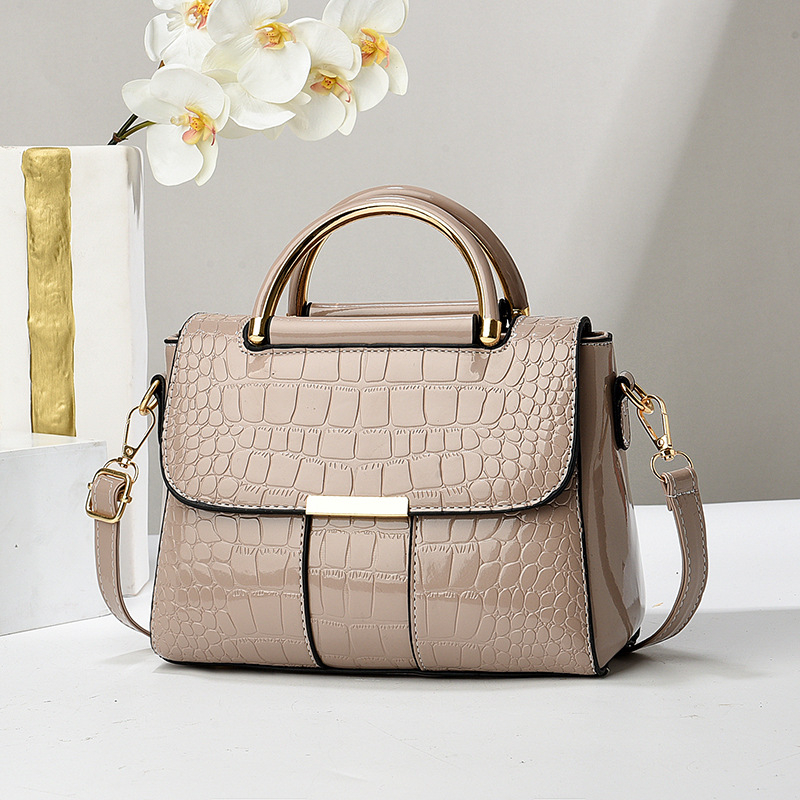 Danfilome PU Street Fashion Saddle Bag, függőleges négyzet alakú forma, cipzáras zárás