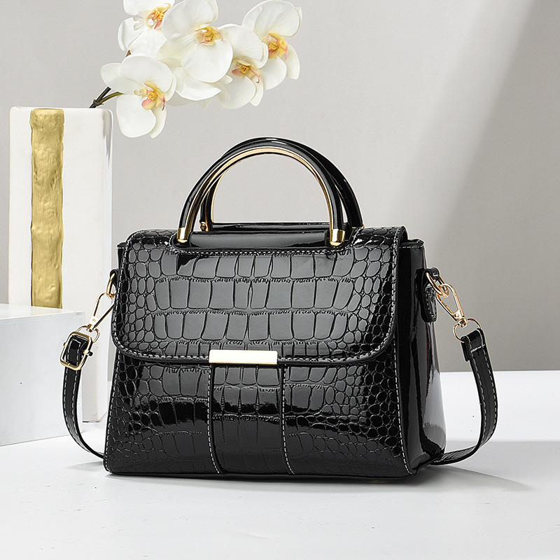 Danfilome PU Street Fashion Saddle Bag, függőleges négyzet alakú forma, cipzáras zárás