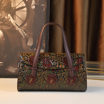 Sylvia PU Tote táska, vízszintes négyzet alakú, mágneszárnyos zárás, belső rekeszek: cipzáros zseb, telefon zseb, szendvics típusú cipzáras zseb