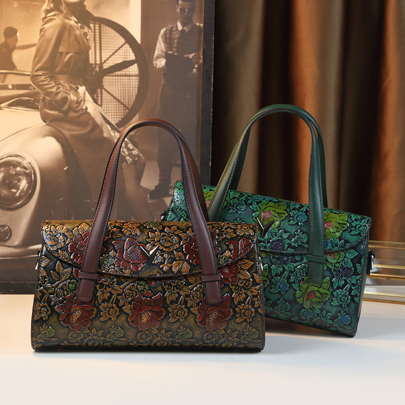 Sylvia PU Tote táska, vízszintes négyzet alakú, mágneszárnyos zárás, belső rekeszek: cipzáros zseb, telefon zseb, szendvics típusú cipzáras zseb