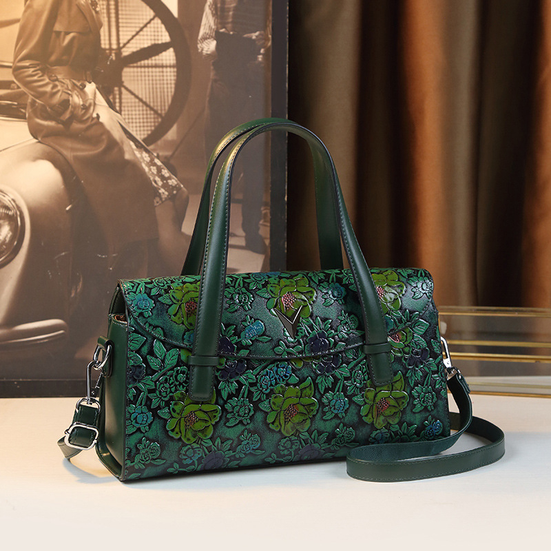 Sylvia PU Tote táska, vízszintes négyzet alakú, mágneszárnyos zárás, belső rekeszek: cipzáros zseb, telefon zseb, szendvics típusú cipzáras zseb