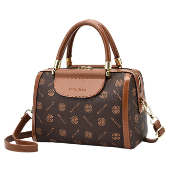 Boston táska Orange beans PVC anyagból, cipzáras záródással és belső cipzáras zsebbel, valamint zseb a telefon számára