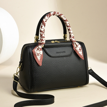 Boston női táska, street fashion stílus, PU bőr, nagy kapacitás, belső zsebek: cipzáras zseb, telefonos zseb, ID-zseb