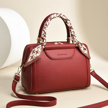 Boston női táska, street fashion stílus, PU bőr, nagy kapacitás, belső zsebek: cipzáras zseb, telefonos zseb, ID-zseb