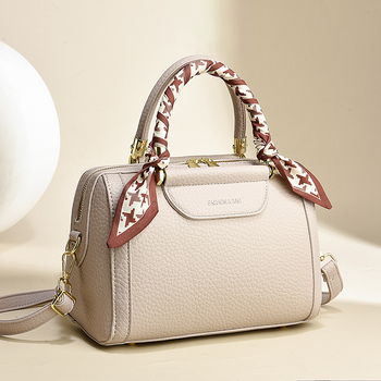 Boston női táska, street fashion stílus, PU bőr, nagy kapacitás, belső zsebek: cipzáras zseb, telefonos zseb, ID-zseb