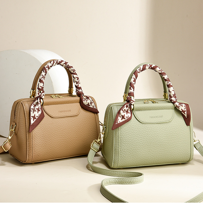 Boston női táska, street fashion stílus, PU bőr, nagy kapacitás, belső zsebek: cipzáras zseb, telefonos zseb, ID-zseb