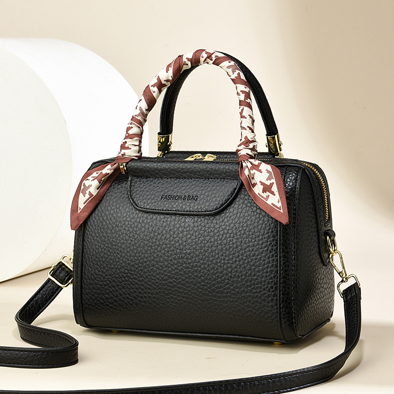 Boston női táska, street fashion stílus, PU bőr, nagy kapacitás, belső zsebek: cipzáras zseb, telefonos zseb, ID-zseb