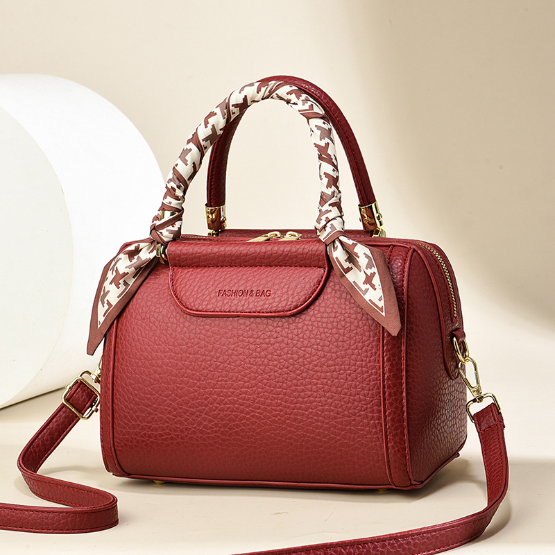 Boston női táska, street fashion stílus, PU bőr, nagy kapacitás, belső zsebek: cipzáras zseb, telefonos zseb, ID-zseb