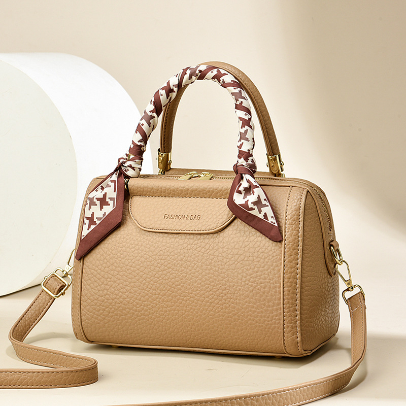 Boston női táska, street fashion stílus, PU bőr, nagy kapacitás, belső zsebek: cipzáras zseb, telefonos zseb, ID-zseb