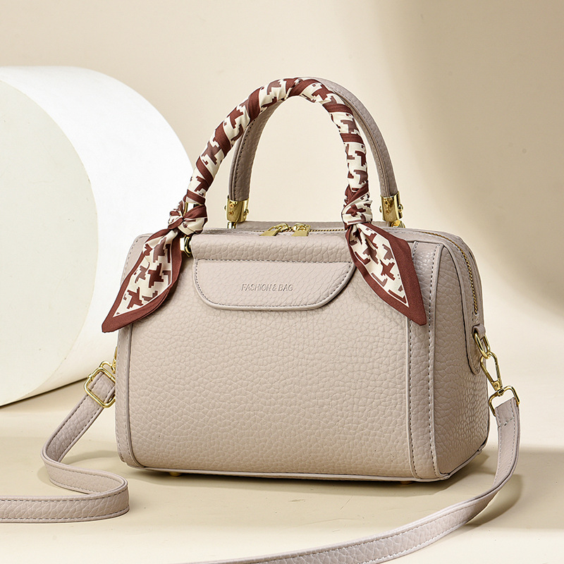 Boston női táska, street fashion stílus, PU bőr, nagy kapacitás, belső zsebek: cipzáras zseb, telefonos zseb, ID-zseb