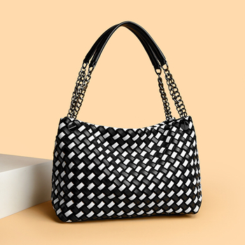 Geantă de tip coș din piele țesută - stil street fashion, piele naturală, formă orizontal pătrată, închidere cu fermoar, buzunare interne: fermoar, buzunar pentru telefon, buzunar pentru buletin