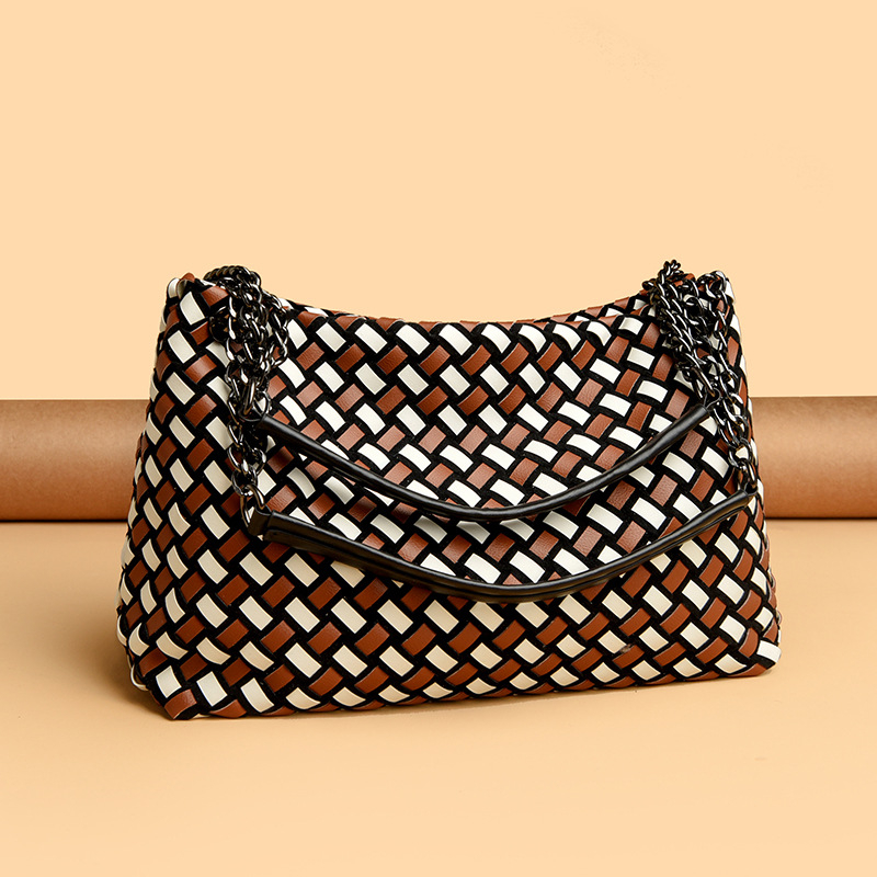 Geantă de tip coș din piele țesută - stil street fashion, piele naturală, formă orizontal pătrată, închidere cu fermoar, buzunare interne: fermoar, buzunar pentru telefon, buzunar pentru buletin