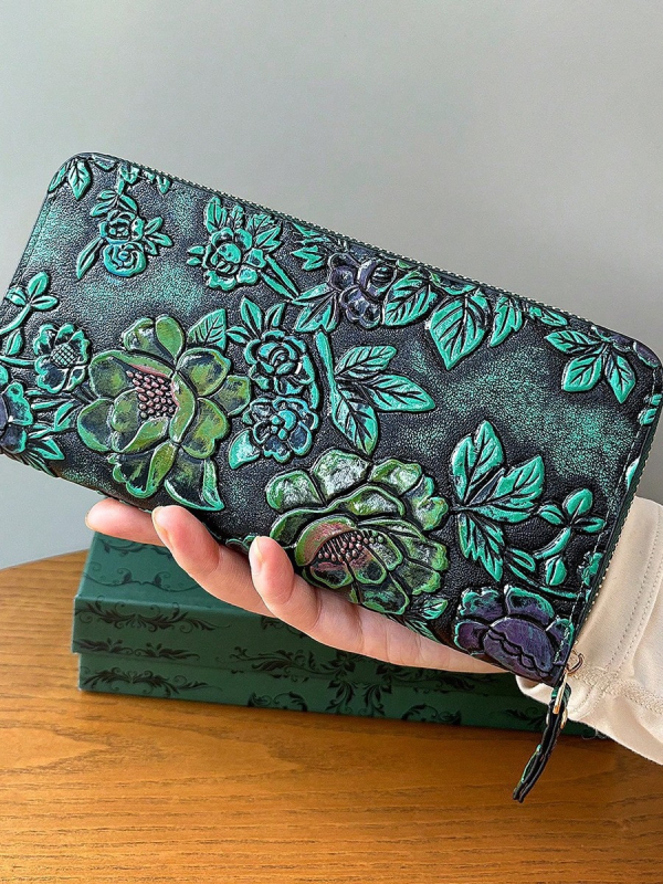 Portofel geant PU pentru femei, clutch cu model floral gravat, formă orizontală pătrată, închidere cu fermoar, căptușeală din poliester, brand M.T MISS TOTE, vara 2024, stil literar național, utilizare zilnică, multiple compartimente pentru carduri și mone