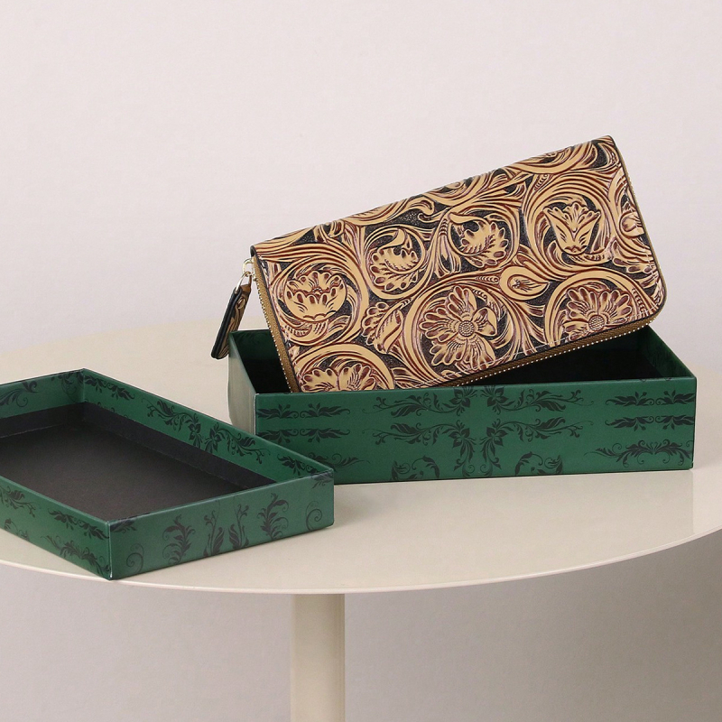 Portofel geant PU pentru femei, clutch cu model floral gravat, formă orizontală pătrată, închidere cu fermoar, căptușeală din poliester, brand M.T MISS TOTE, vara 2024, stil literar național, utilizare zilnică, multiple compartimente pentru carduri și mone
