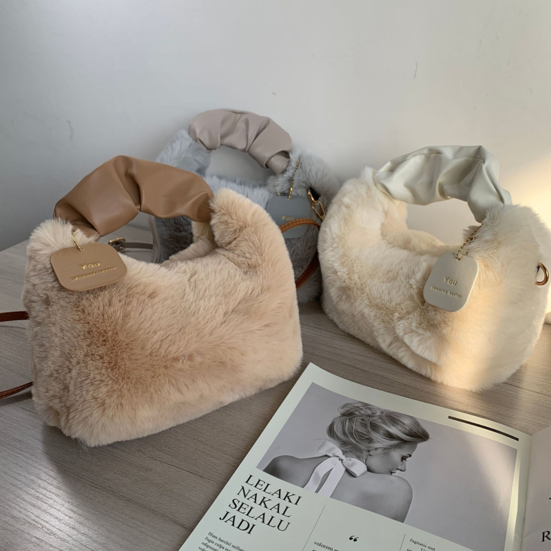 Plišana torbica, gradski minimalistički stil, cilindrični oblik, zatvarač, unutarnja džep za telefon