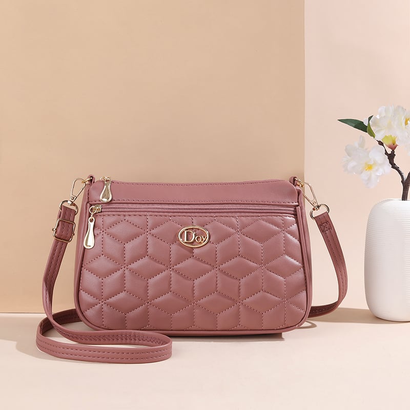 PU-ból készült crossbody táska, négyszögletes formájú, cipzáras nyitás, poliészter bélés