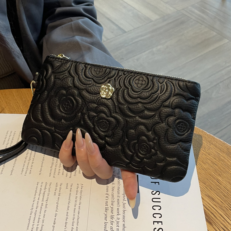 Női bőr clutch táska relief mintával, nagy kapacitású, vízszintes négyzet alakú, cipzáros zárás, belső zsebek telefonhoz és igazolványhoz