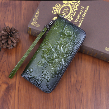 Hosszú női bőrtáska clutch, domborított virágmintával, több kártyatartóval, első réteg borjúbőr, egy hajtásos pénztárca, lélegző és antibakteriális