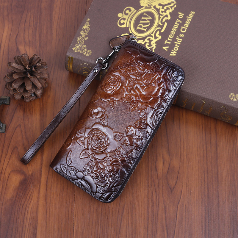 Hosszú női bőrtáska clutch, domborított virágmintával, több kártyatartóval, első réteg borjúbőr, egy hajtásos pénztárca, lélegző és antibakteriális