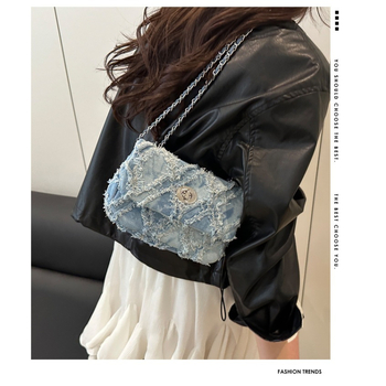 Jinjia márkájú női denim quiltelt válltáska • horizontális négyzet alakú forma • poliészter bélés • zárófedél