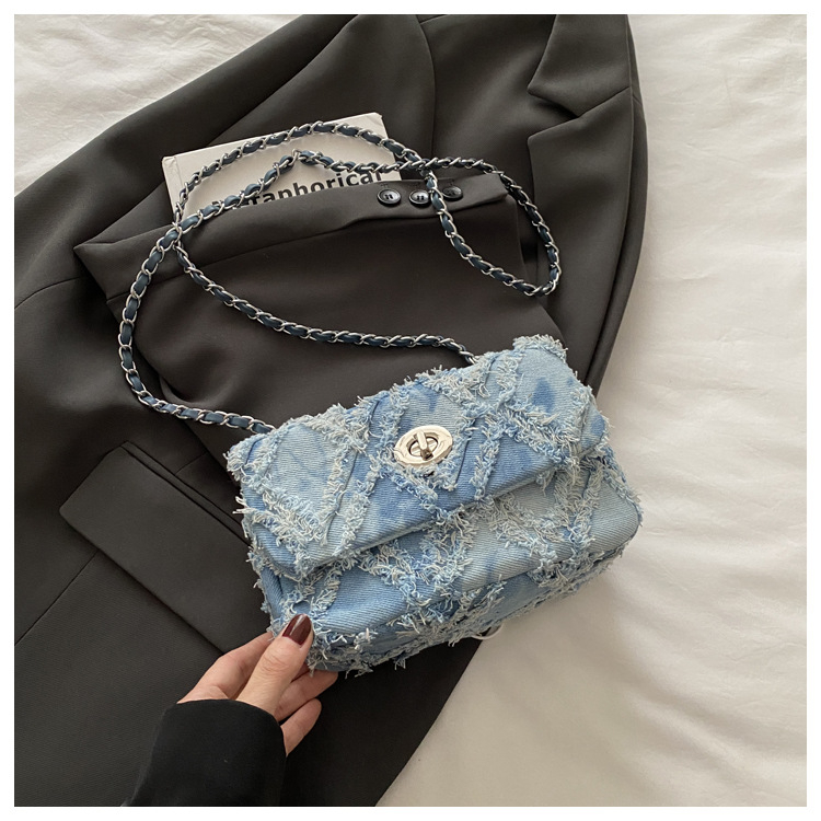 Jinjia márkájú női denim quiltelt válltáska • horizontális négyzet alakú forma • poliészter bélés • zárófedél