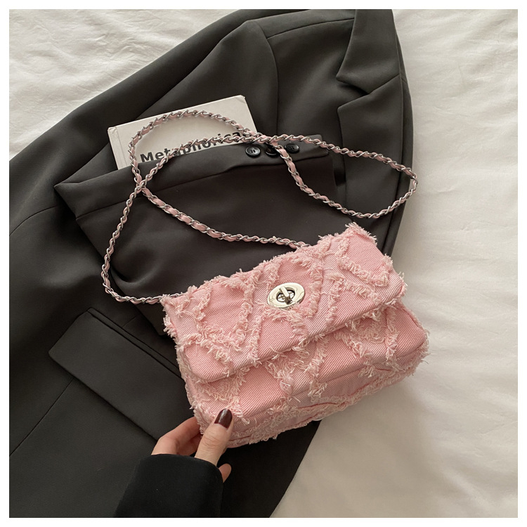 Jinjia márkájú női denim quiltelt válltáska • horizontális négyzet alakú forma • poliészter bélés • zárófedél