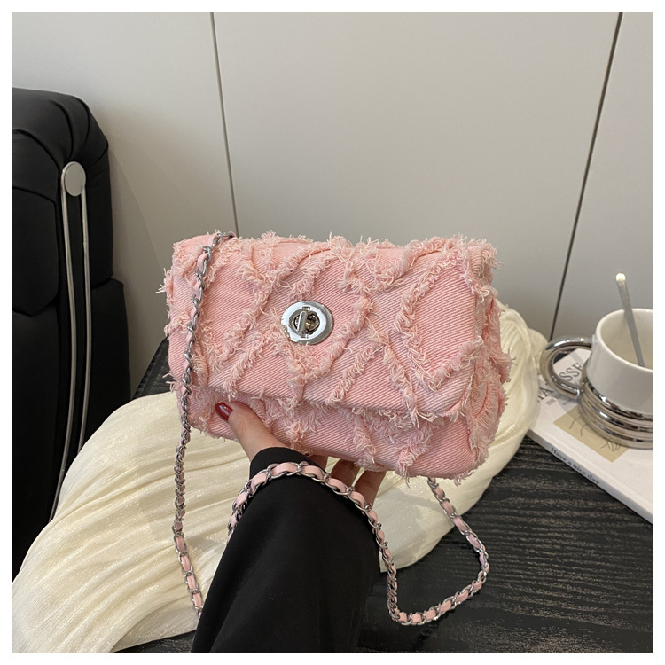 Jinjia márkájú női denim quiltelt válltáska • horizontális négyzet alakú forma • poliészter bélés • zárófedél