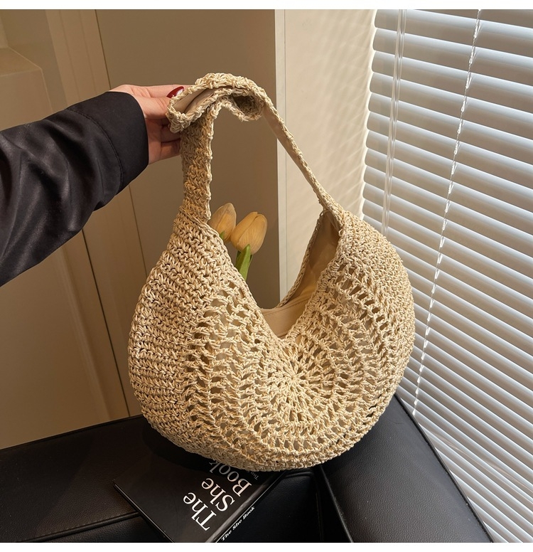 Caromanti PU válltáska, horizontális négyszögletes forma, cipzáras zárás, belső cipzáras zseb, nylon bélés, utcai divat, tavasz 2025