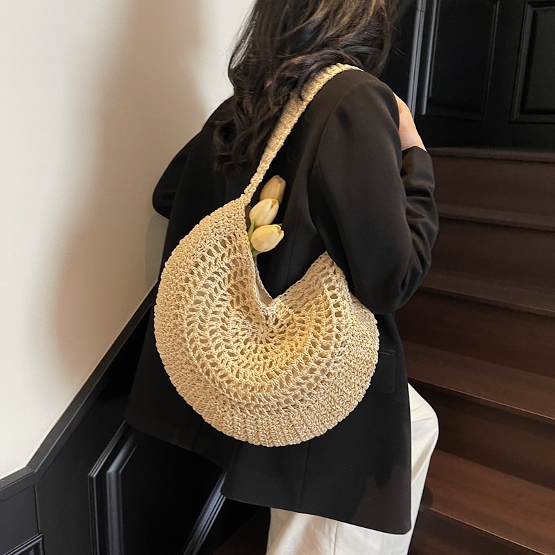 Caromanti PU válltáska, horizontális négyszögletes forma, cipzáras zárás, belső cipzáras zseb, nylon bélés, utcai divat, tavasz 2025