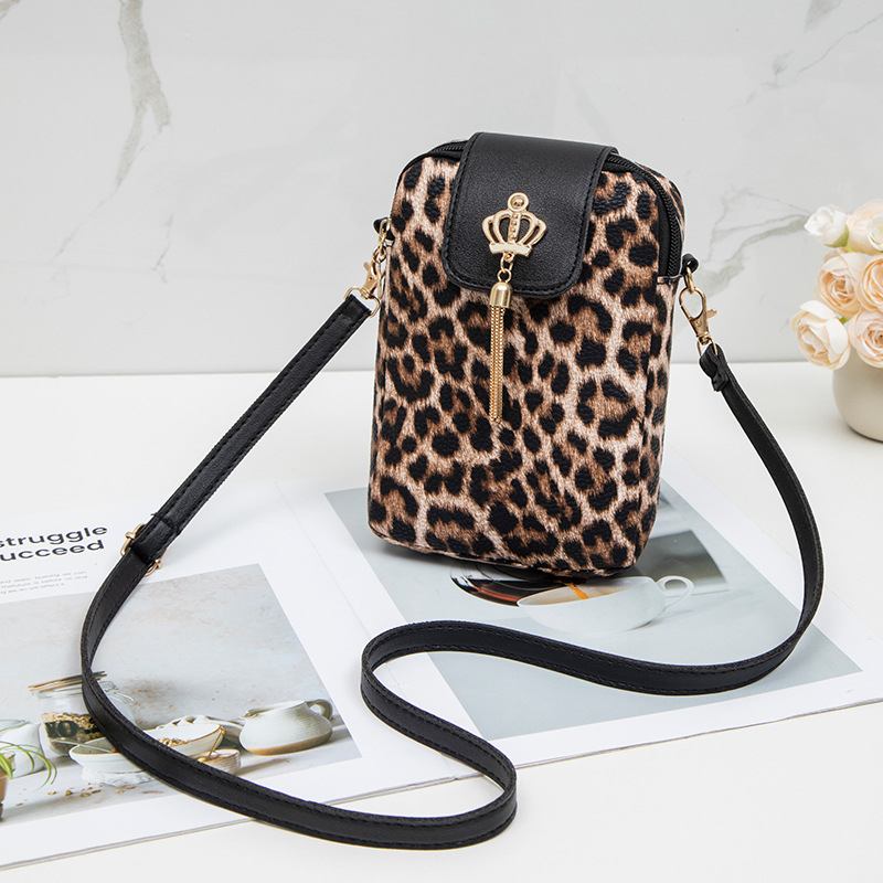 Geantă crossbody pentru telefon, imprimeu leopard cu ciucuri (PU material, formă verticală pătrată, fermoar, buzunar interior pentru ID, stil street fashion)