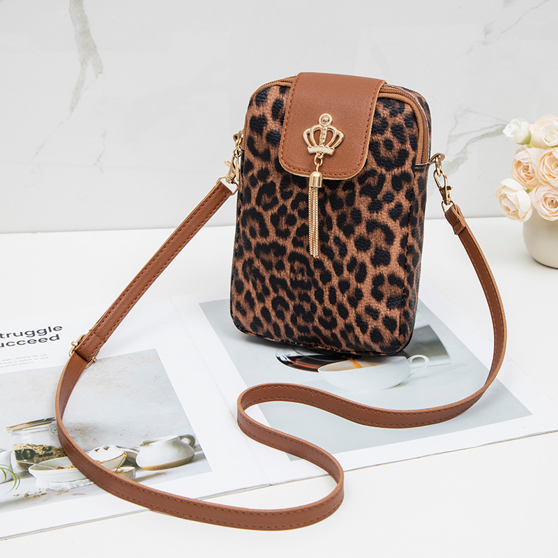 Geantă crossbody pentru telefon, imprimeu leopard cu ciucuri (PU material, formă verticală pătrată, fermoar, buzunar interior pentru ID, stil street fashion)