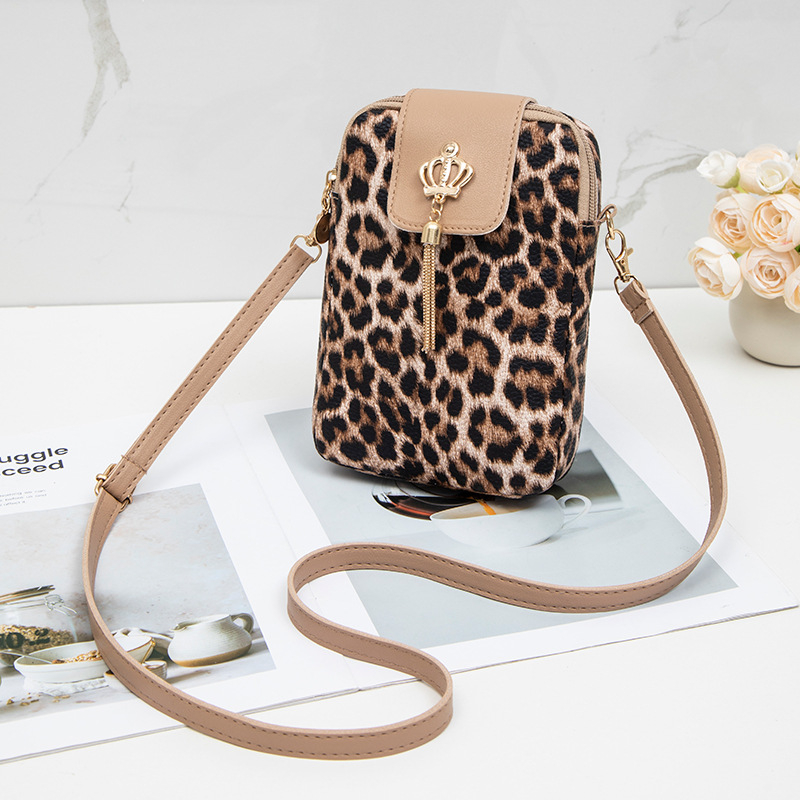 Geantă crossbody pentru telefon, imprimeu leopard cu ciucuri (PU material, formă verticală pătrată, fermoar, buzunar interior pentru ID, stil street fashion)