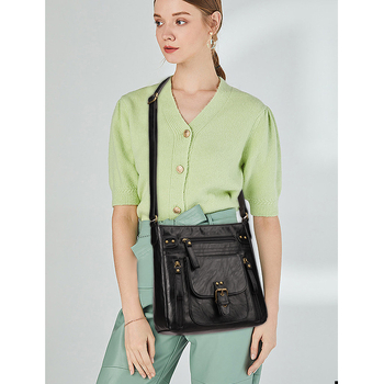 Válltáska - PU anyag, függőleges négyszögletes forma, cipzáras zárás, belső zsebek a telefonhoz és személyi igazolványhoz, KL928