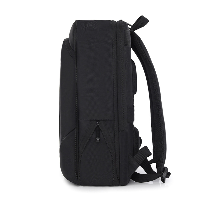 Üzleti utazáshoz tervezett laptop hátizsák — Oxford vászon; 20–35 L kapacitás; kompatibil 14‑inch laptophoz; üzleti stílus; görbült vállpánt