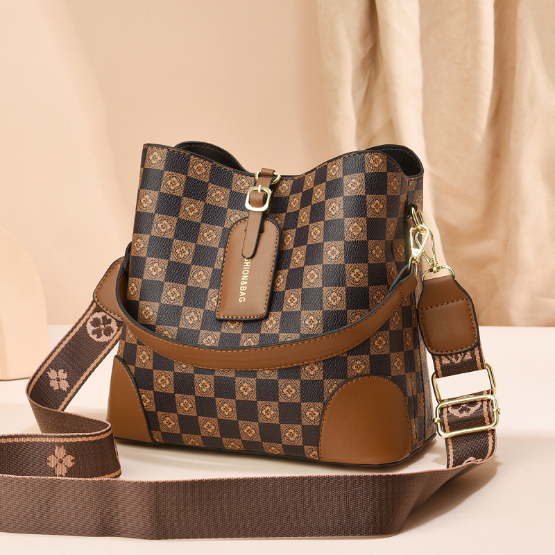 Női bucket bag kockás mintával, PU anyag, poliészter bélés, cipzáras nyitás, belső zsebek telefon és ID számára, laminált cipzáras zseb