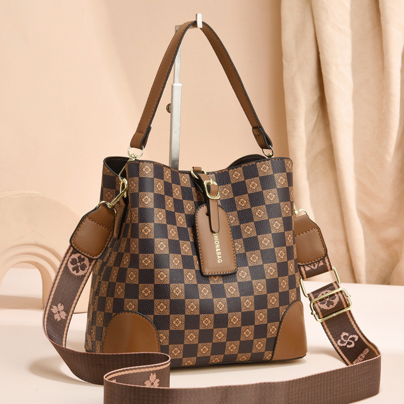 Női bucket bag kockás mintával, PU anyag, poliészter bélés, cipzáras nyitás, belső zsebek telefon és ID számára, laminált cipzáras zseb