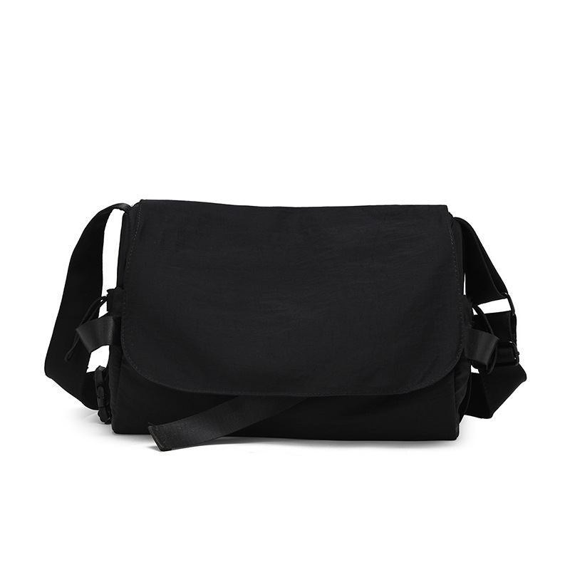 Férfi vállon átvetős táska - Nagy kapacitás, Utcai stílus, Napi használat (Vízlepergető anyag; Poliészter bélés; Légáteresztő; Száraz-nedves elválasztás)